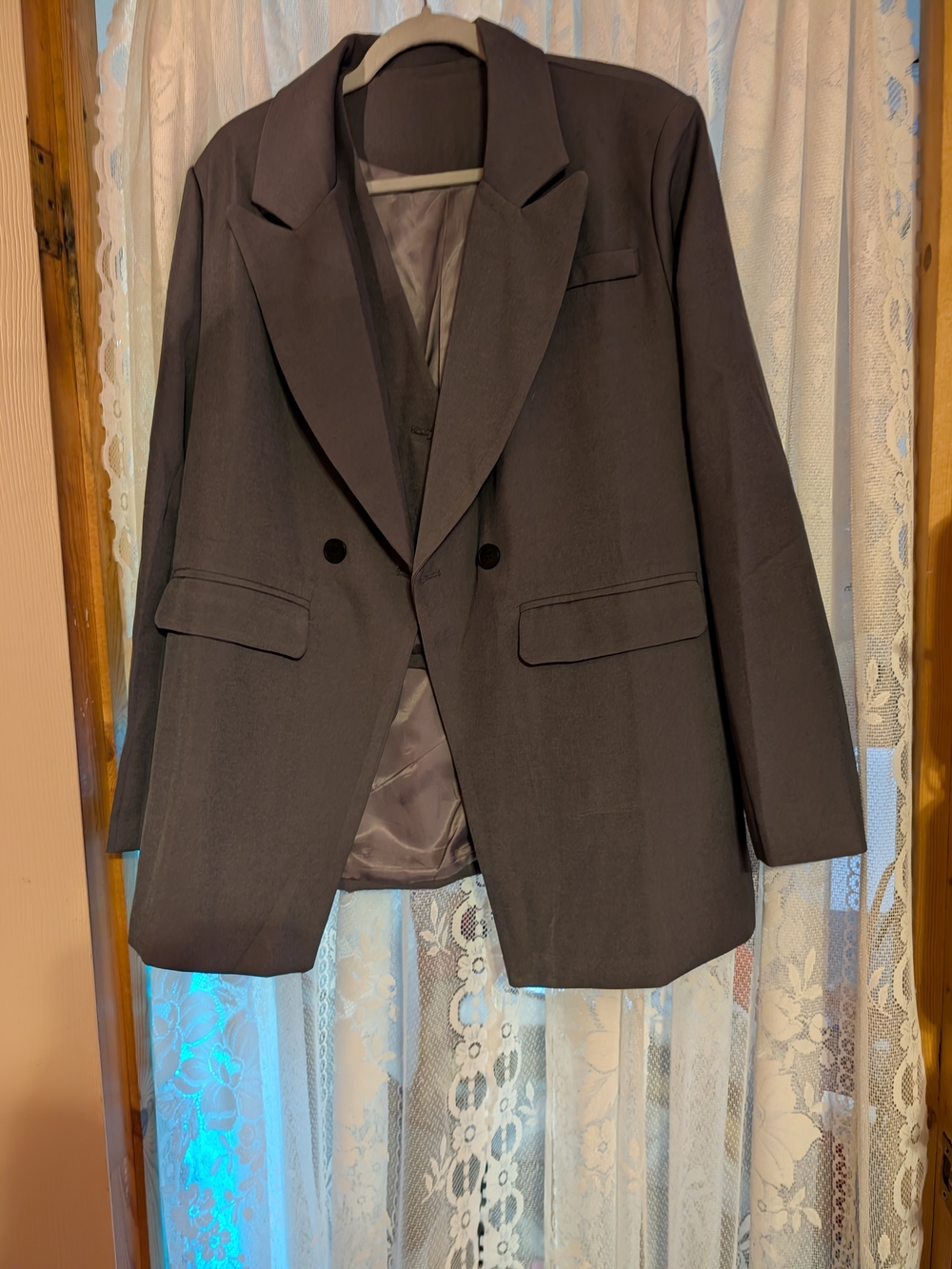 Ladies Suit - Picture 3 of 3